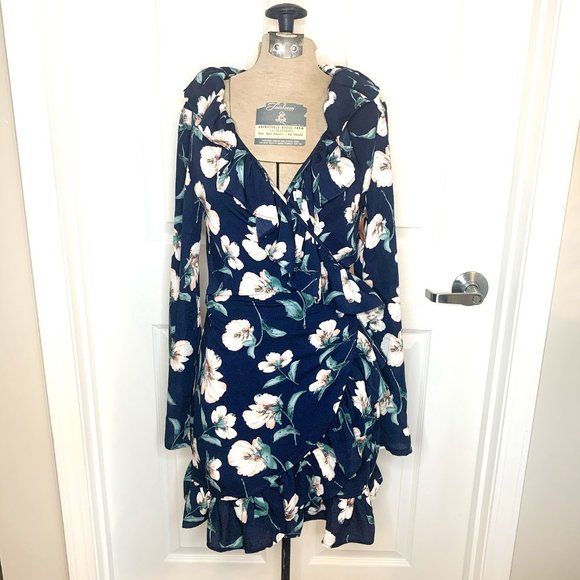 PrettyLittleThing Navy Blue Floral Dress Y1 - Picture 2 of 8